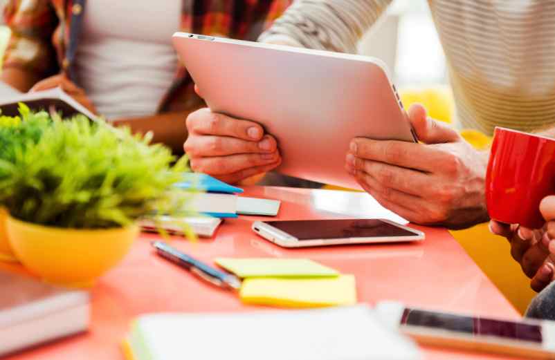 Quel est le rôle du microbiote intestinal dans la digestion ?