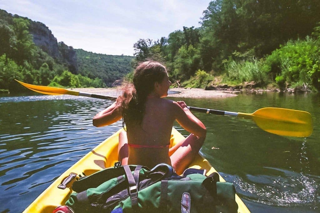 découvrez la cèze, un charmant fleuve du sud de la france, célèbre pour ses paysages pittoresques, ses eaux limpides et ses activités de plein air.