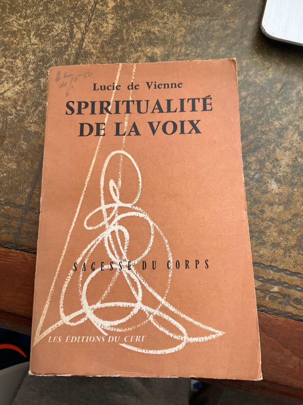découvrez 'la voix de dieu : spiritualité contemporaine', une exploration profonde des croyances modernes et de la quête de sens dans le monde actuel.
