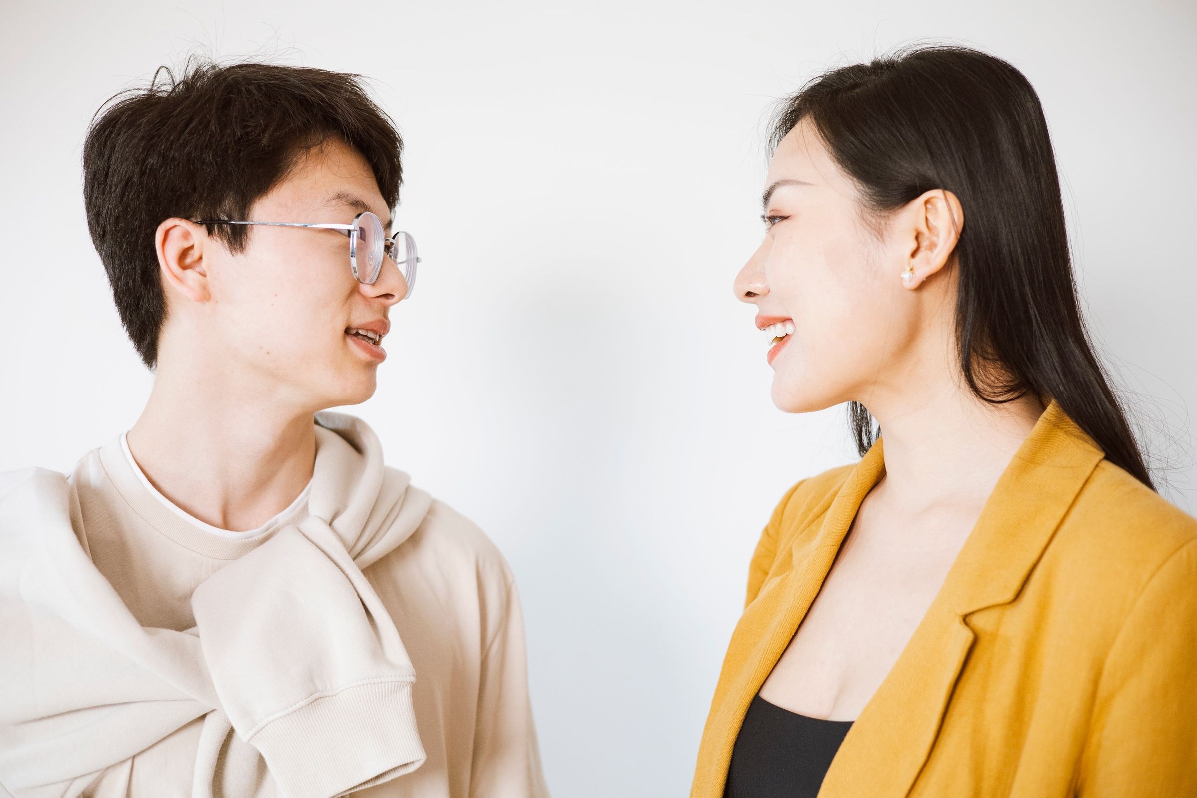Main tendue vers une autre personne, illustration de la bienveillance comme disposition favorable envers autrui